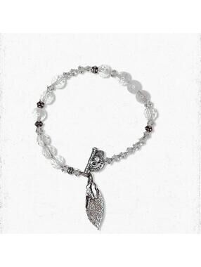 5711gc. Silvertone Leaf Bling Bracelet